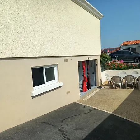 Le Studio Saint-Martin-des-Tilleuls Exterior photo